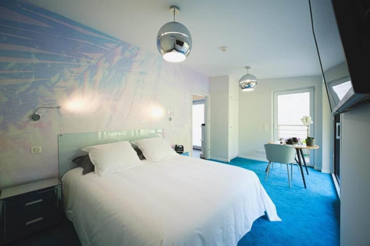 Lodge Double Bord D'étang | Hypoallergeen beddengoed, een minibar, individueel gedecoreerd