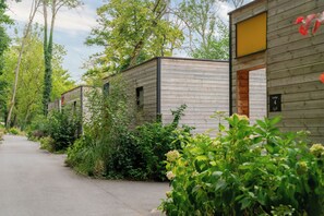 Lodge Double Bord D'étang | Hypo-allergenic bedding, minibar, individually decorated