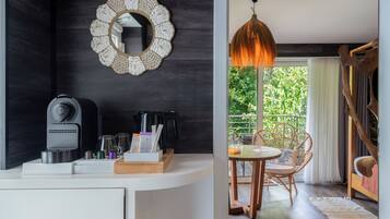 Lodge Double Bord D'étang | Allergitestet sengetøy, minibar og individuelt dekorert