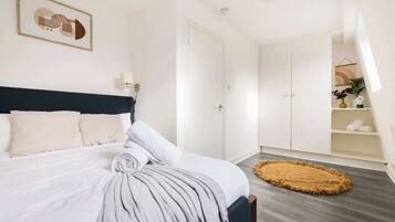 2 bedrooms, iron/ironing board, WiFi, bed sheets