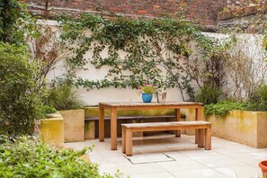 屋外ダイニングエリア