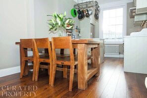 Unclassified image, 4 of 39, button