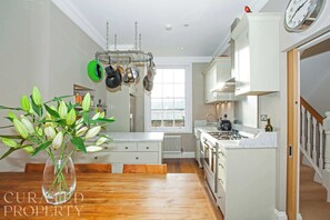 Unclassified image, 2 of 39, button