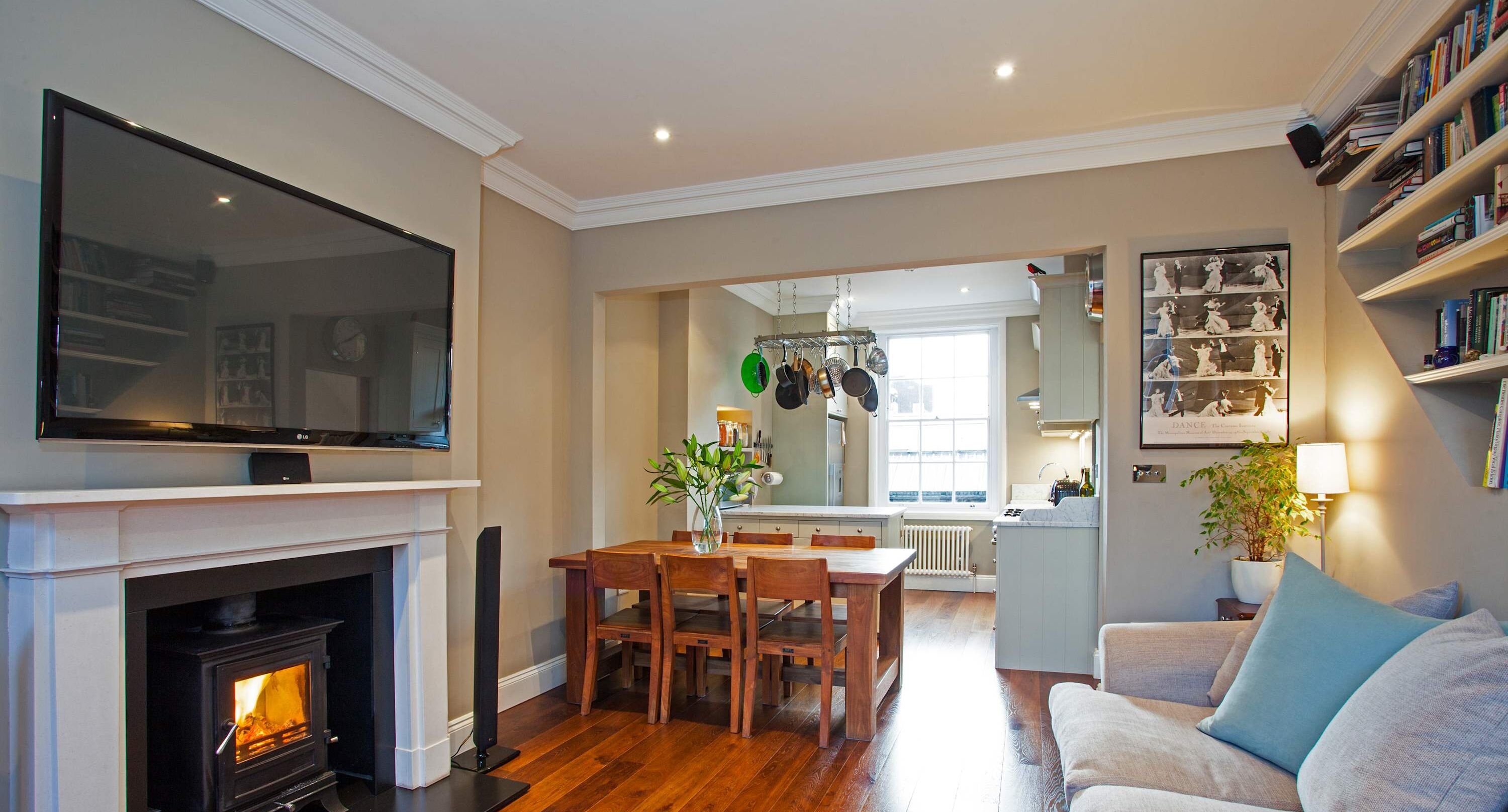 テレビ、暖炉、書斎 / ワークスペース