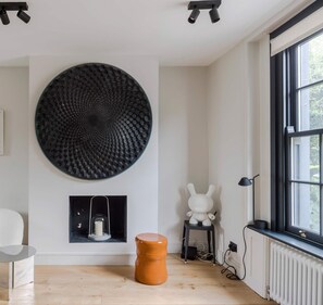 TV, offices - Stylish IslingtonTownhouse with Terrace & Garden (Greater London)