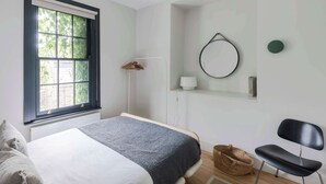 Unclassified image, 2 of 29, button - Stylish IslingtonTownhouse with Terrace & Garden (Greater London)