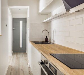 冰箱、微波炉、烤箱、炉灶