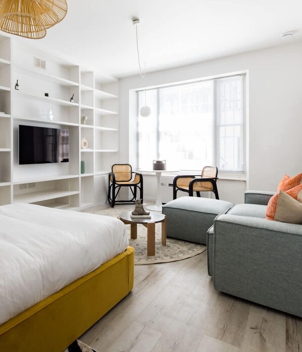 Desk, iron/ironing board, travel cot, WiFi