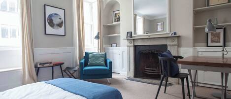 Desk, iron/ironing board, travel cot, WiFi