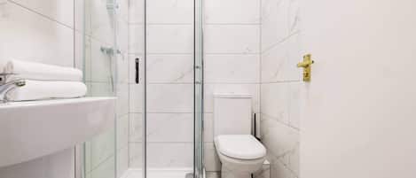 Douche, serviettes fournies