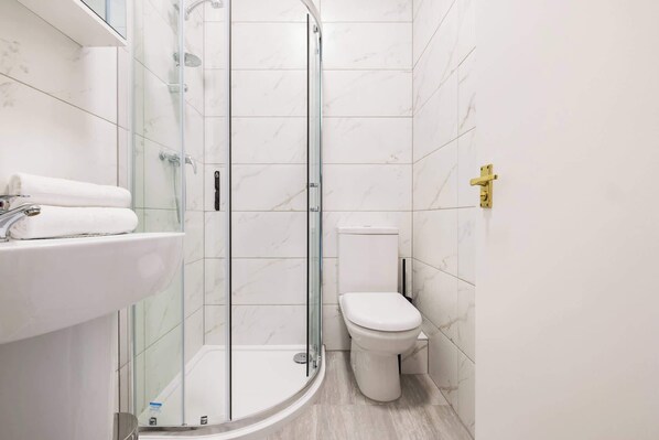 Shower, towels