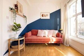 TV, offices - 1 Bedroom Flat - Shepherds Bush (Greater London)