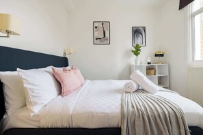 1 bedroom, desk, iron/ironing board, WiFi