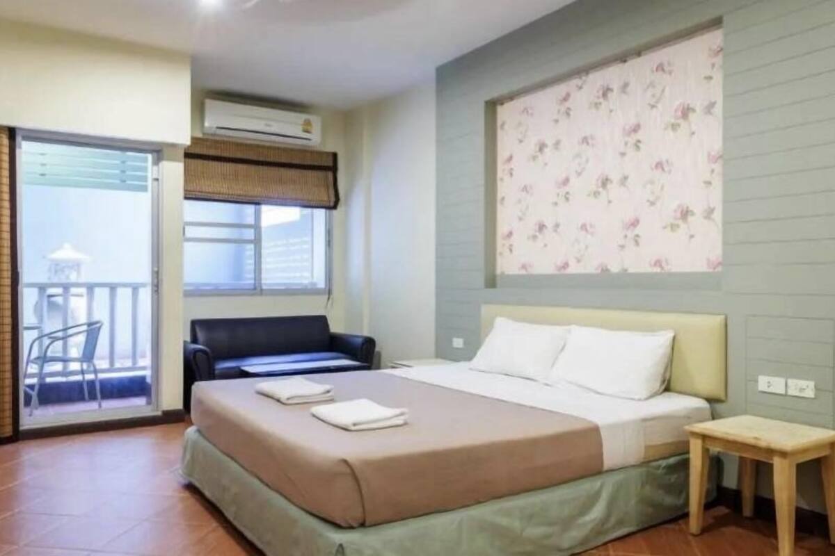 In-room safe, blackout curtains, free WiFi