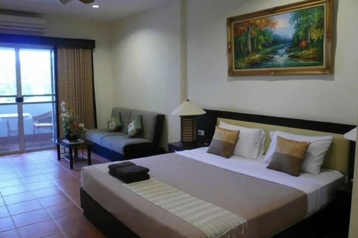 In-room safe, blackout curtains, free WiFi