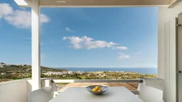 Deluxe Apartment | Balcony