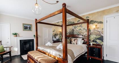 Central Townhouse with Garden & Free Parking