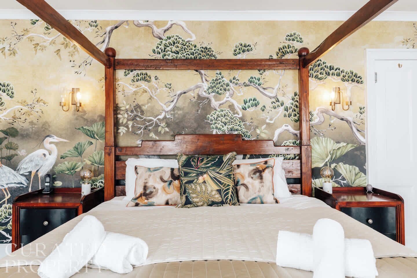 6 bedrooms, desk, iron/ironing board, WiFi