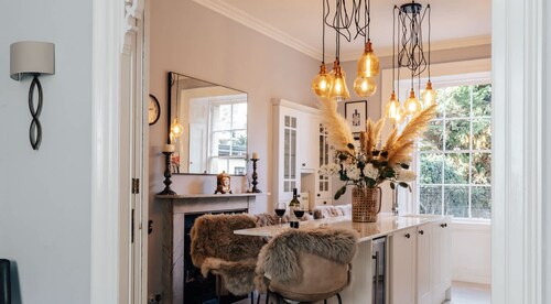 Central Townhouse with Garden & Free Parking