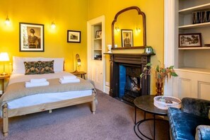 Unclassified image, 2 of 35, button - Central Townhouse with Garden & Free Parking (Bath and North East Somerset)