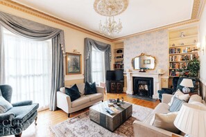 Unclassified image, 2 of 35, button