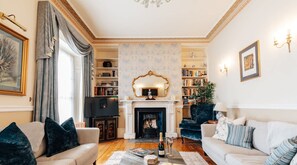 Unclassified image, 3 of 35, button