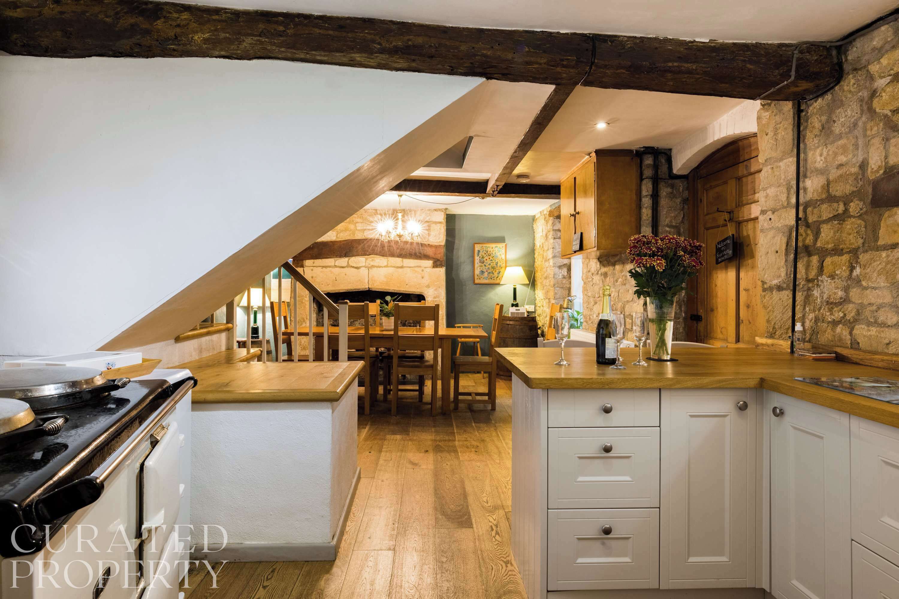 Kylskåp, mikrovågsugn, ugn och spishäll