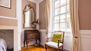 5 habitaciones, tabla de planchar con plancha, cuna de viaje y wifi 