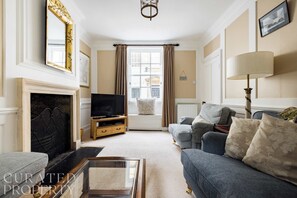 Unclassified image, 2 of 43, button