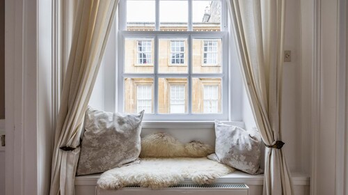 Spacious & Homely Georgian Town House Central Bath