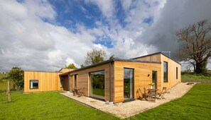 Exterior - Stunning Home with Garden & Panoramic Views (Bath)