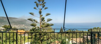 'Vangelis Apartment' with Sea View, Terrace & Wi-Fi