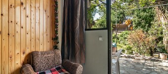 Appartement "Vangelis Studio 2" avec vue sur les montagnes, terrasse et Wi-Fi.