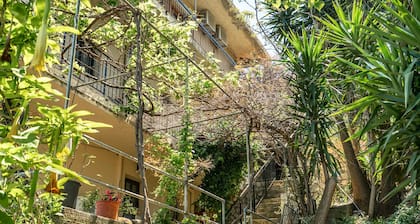 Appartement "Vangelis Studio 2" avec vue sur les montagnes, terrasse et Wi-Fi.