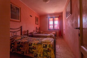 8 bedrooms, free WiFi, bed sheets