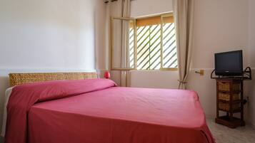 4 Schlafzimmer, BĂŒgeleisen/BĂŒgelbrett, kostenloses WLAN, BettwĂ€sche