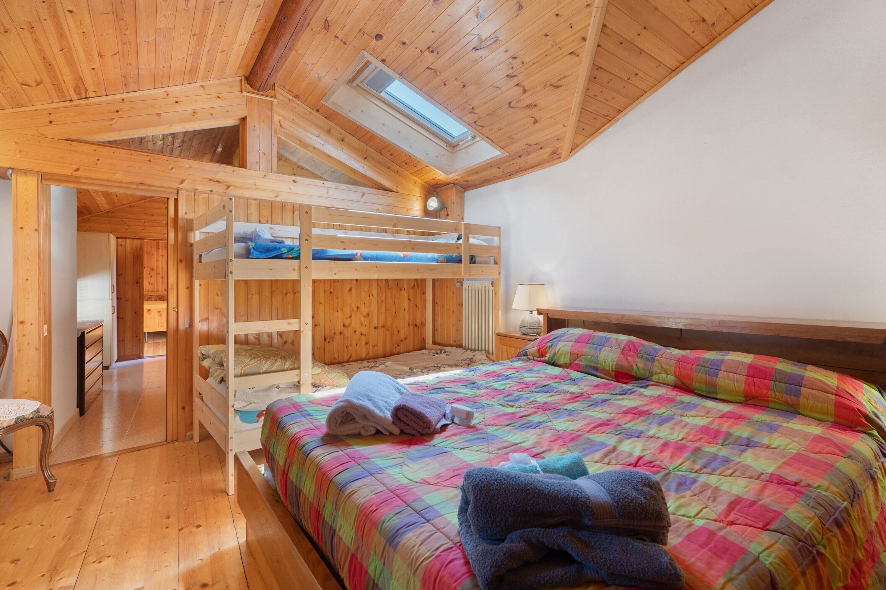 5 camere, ferro/asse da stiro, Wi-Fi gratuito, lenzuola