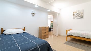 6 slaapkamers, een strijkplank/strijkijzer, gratis wifi, beddengoed