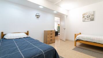 6 bedrooms, iron/ironing board, free WiFi, bed sheets