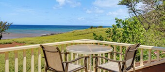 Walk to Beach: Paniolo Hale Townhome w/ Ocean View