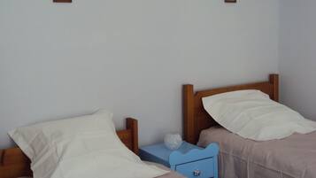 4 bedrooms, in-room safe, desk, free WiFi