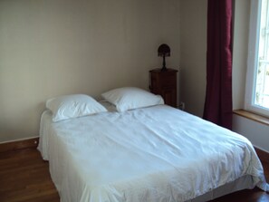 4 Schlafzimmer, Zimmersafe, Schreibtisch, kostenloses WLAN