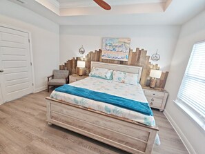 4 عدّة غرف نوم ومكتب ومكواة/لوح كي وسرير سفر