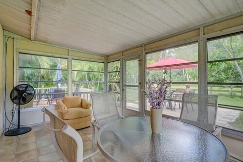 Cozy Retreat: Privacy & Outdoor Charm