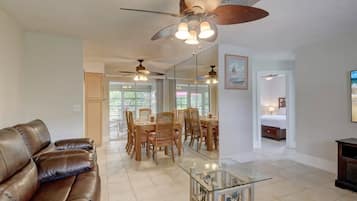 Een televisie en een kantoor