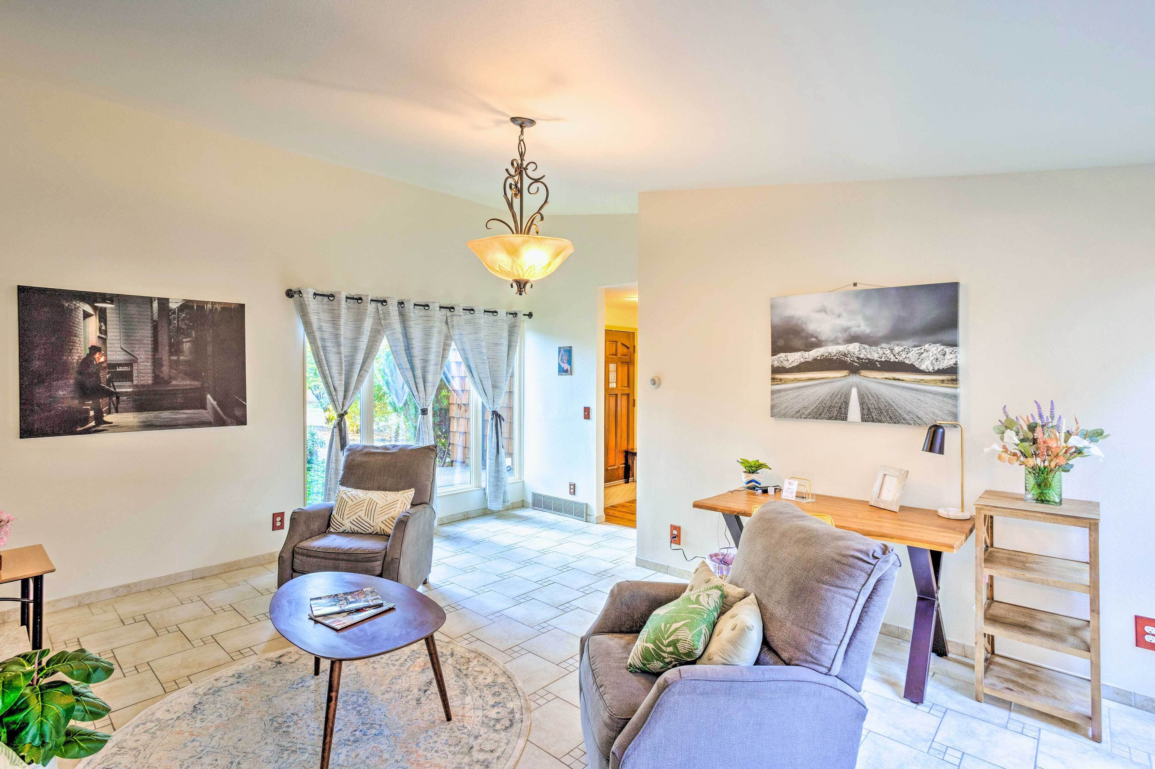 Stunning Puyallup Oasis w/ Views + Game Room!