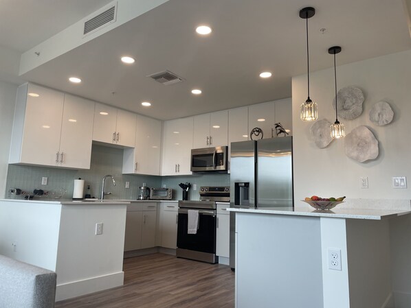Fridge, microwave, oven, stovetop