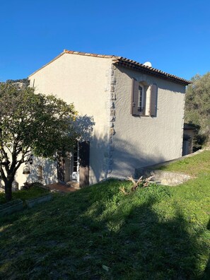 Exterior - Charming farmhouse of 310 m² with swimming pool and garden, ideal for families, dog welcome  (Vallauris)