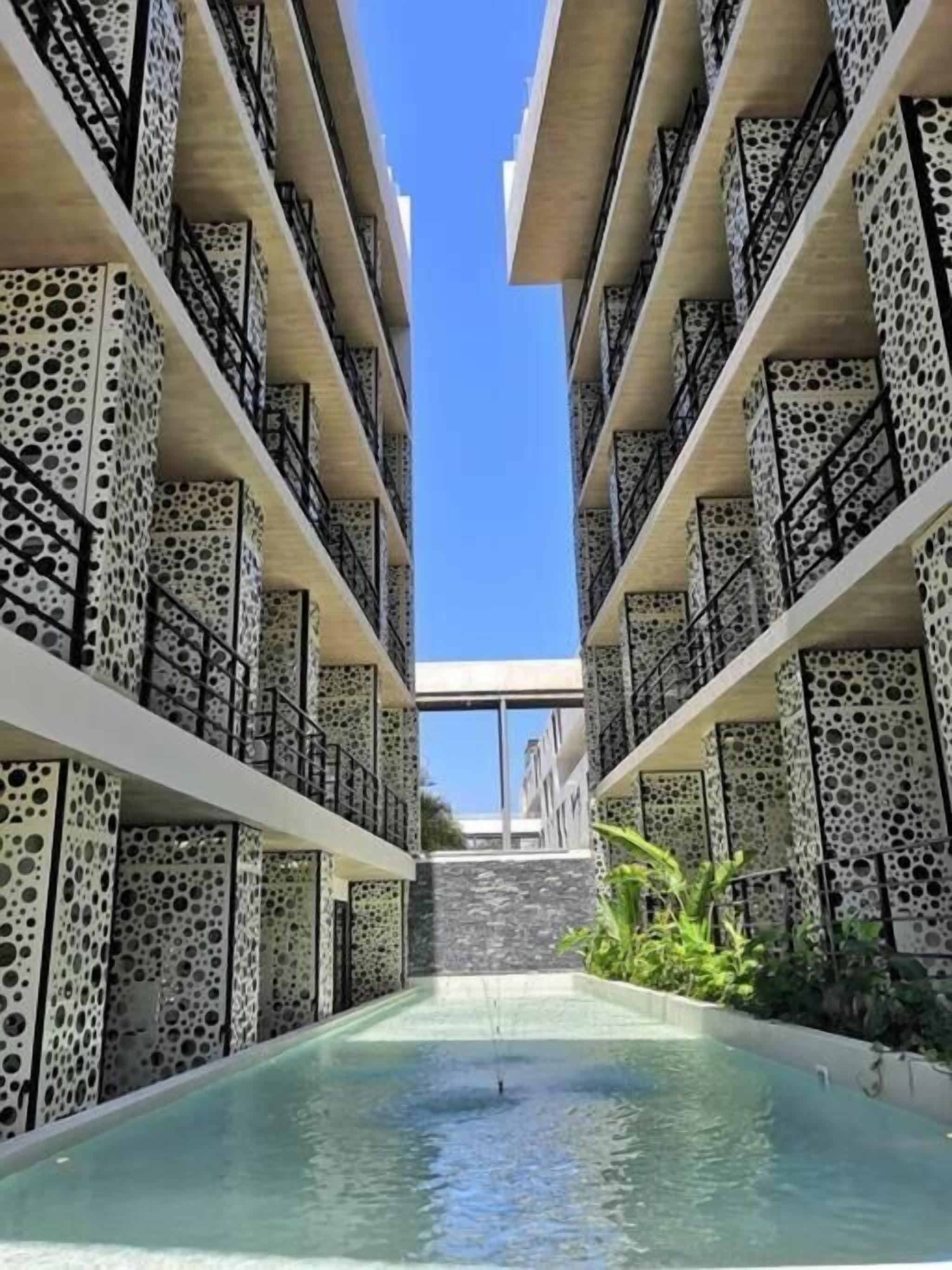 Vista frontal de la propiedad