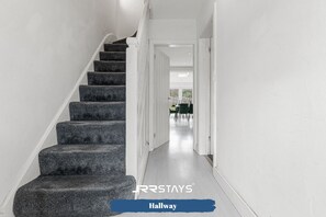 Interior - Tipton - 3 Bedroom House, Garden, With Parking, Sleeps 7 - JRR Stays  (West Midlands)